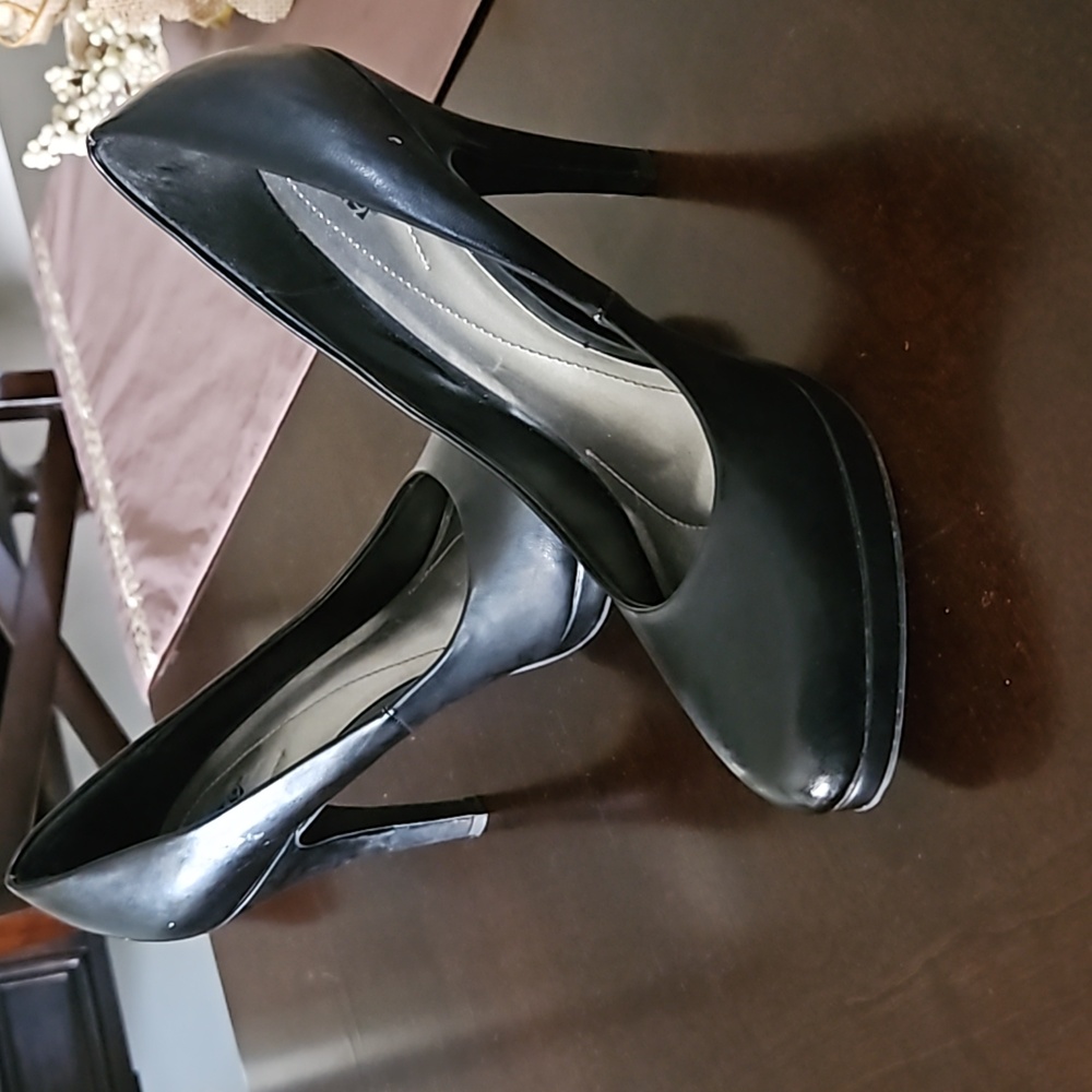 Shoes - Picture 2 of 3